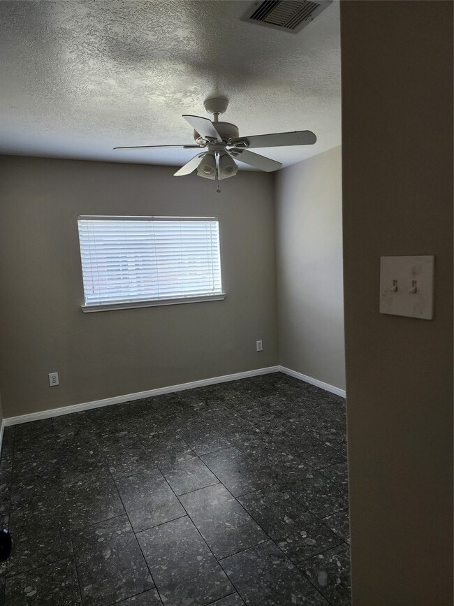 Building Photo - 1714 Village Townhome Dr