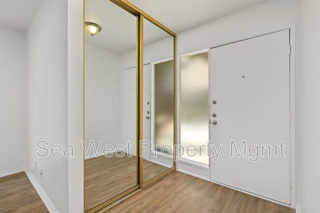 Building Photo - 2517 Navarra Dr