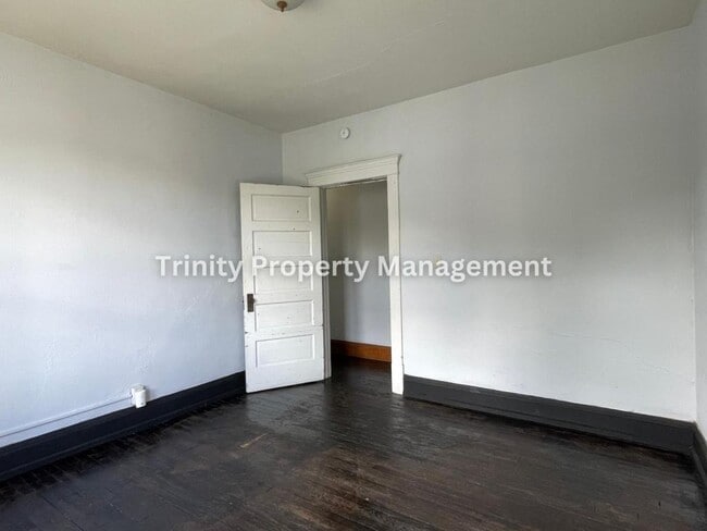 Building Photo - 103 Grove Ave