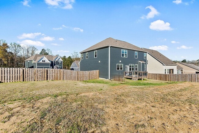 Building Photo - Great corner lot in Austin Creek with Fenced in Yard!