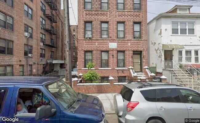 Building Photo - 400 E 45th St