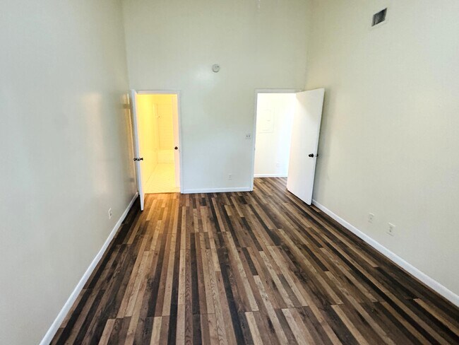 Building Photo - 3405 NW 44th St