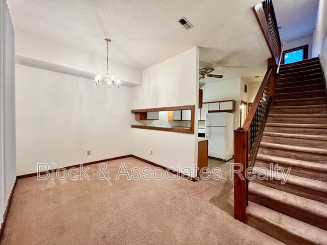 Building Photo - 1419 King Charles Dr