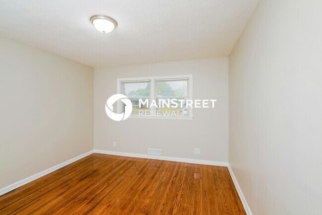 Building Photo - 4 Bedroom Pet-Friendly Home in Louisville,...