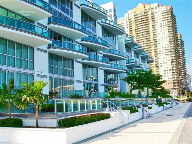 Building Photo - 1331 Brickell Bay Dr