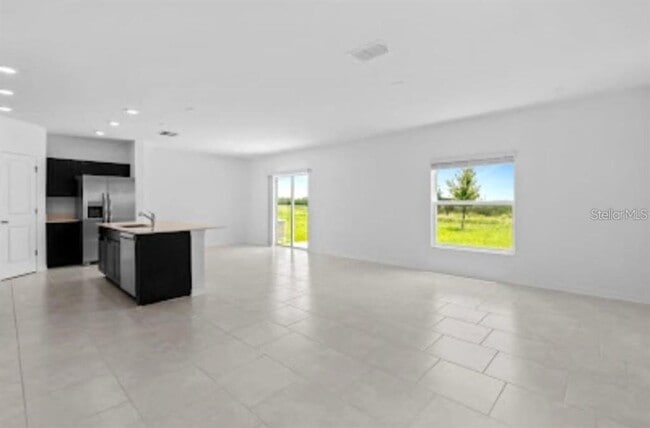 Building Photo - 669 Reggie Rd