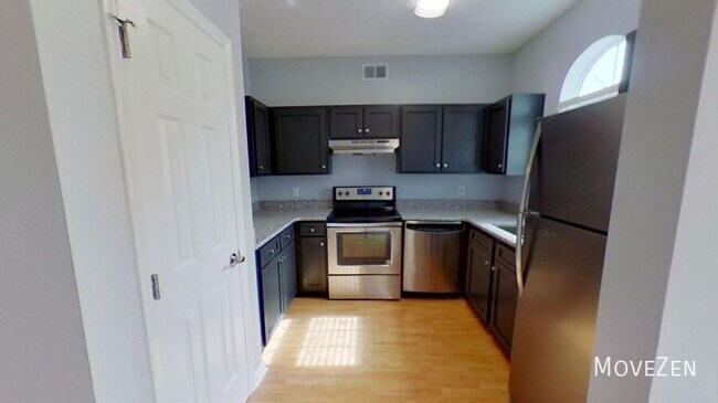 Building Photo - 725 Bragg Dr