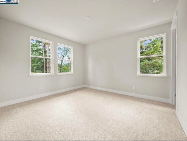 Building Photo - 1588 Alamo Way