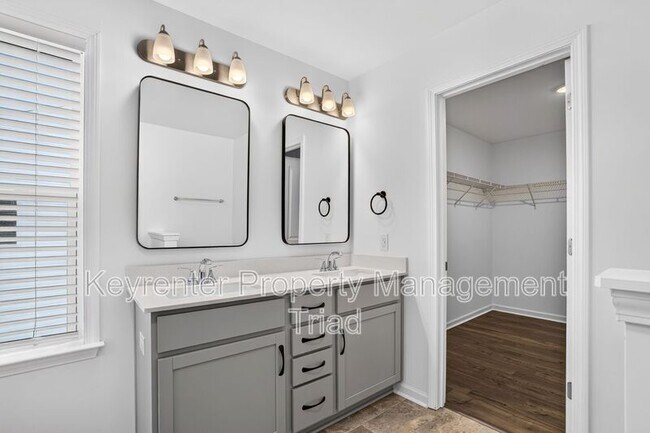Building Photo - 3012 Highlander Pt