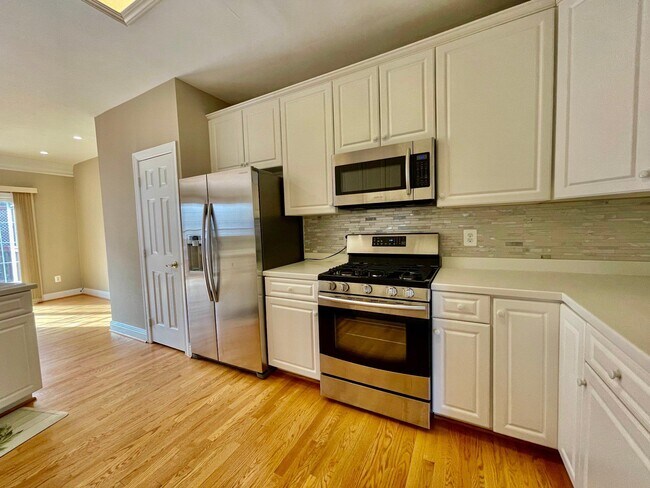 Building Photo - 1030 Grand Oak Way