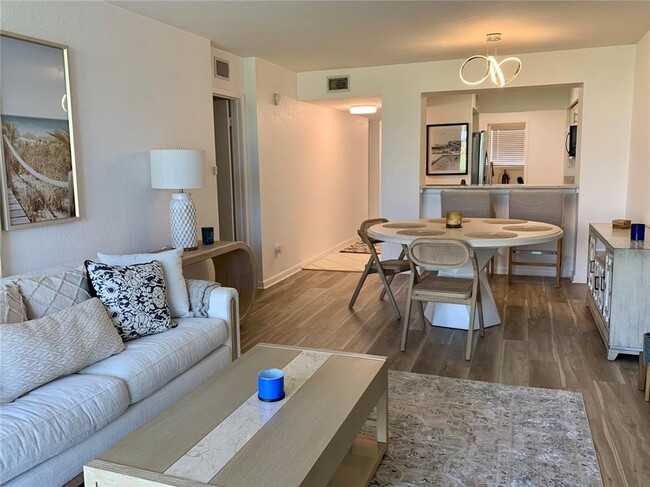 Building Photo - 6061 Bahia Del Mar Cir