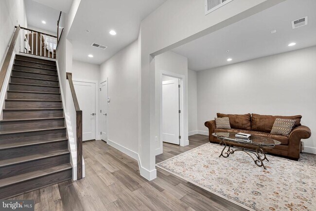 Building Photo - 147 Prairie Ln