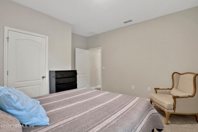 Building Photo - 404 Thistleton Wy