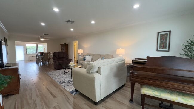 Building Photo - 9900 Chestnut Tree Terrace