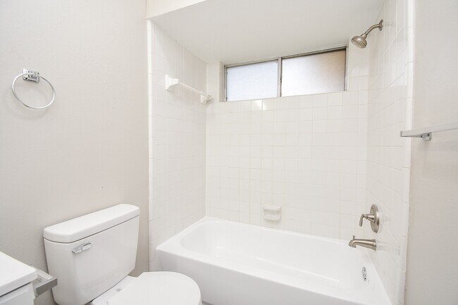 Building Photo - 12727 Rockford Dr