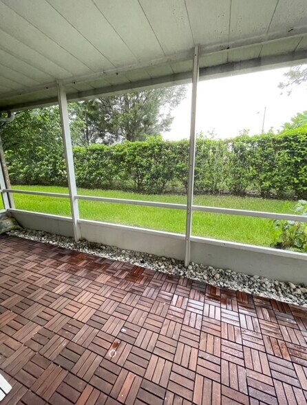 Building Photo - 924 Sykes Ct