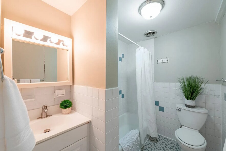 Building Photo - 371 Harvard St