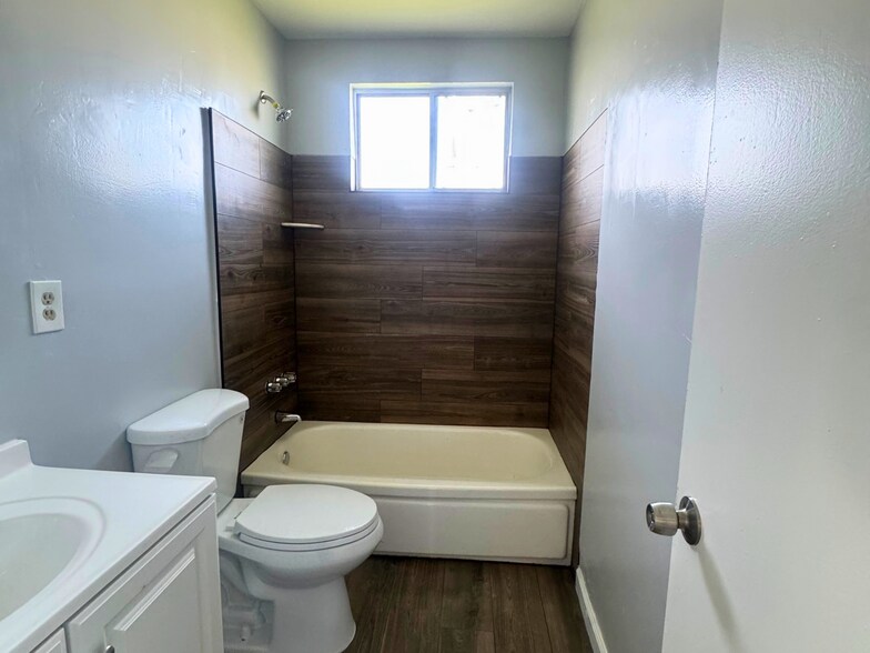 Building Photo - 2939 S Orange Dr