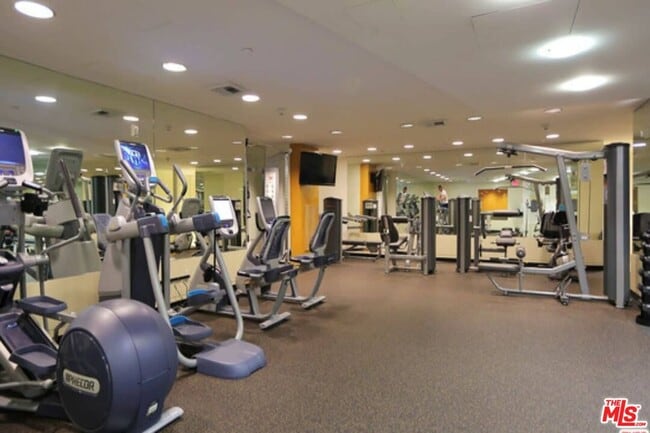 Building Photo - 13600 Marina Pointe Dr