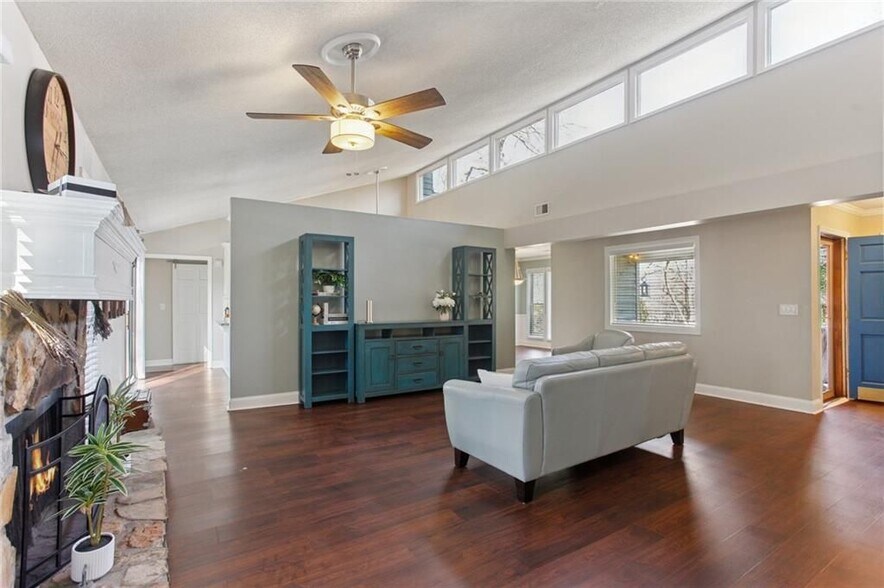 Building Photo - 2238 N River Trail