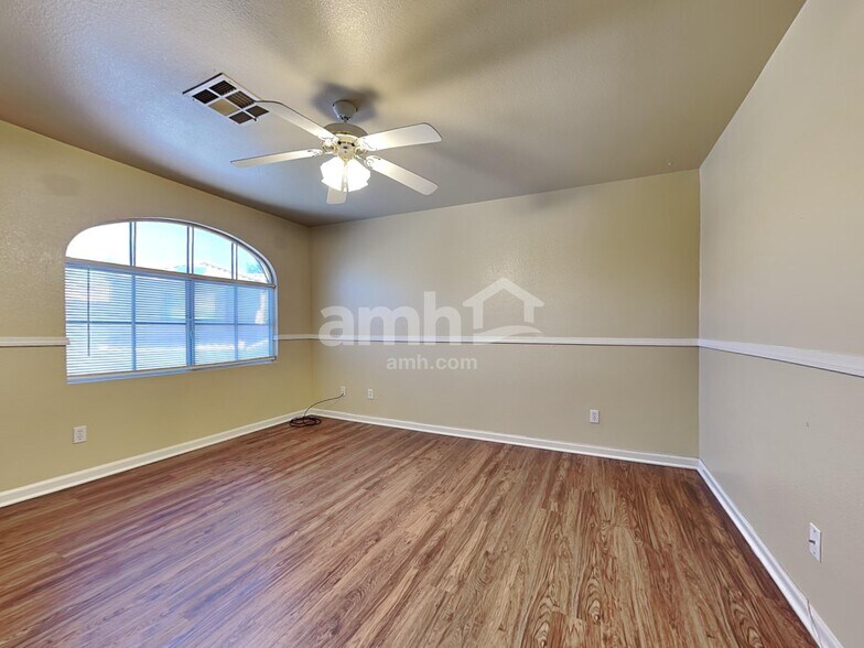 Building Photo - 8713 Sandringham Ave