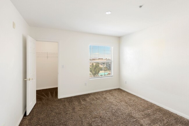 Building Photo - 6955 N Durango Dr