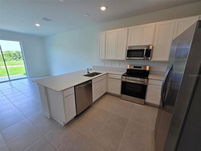 Building Photo - 3070 Chantilly Dr