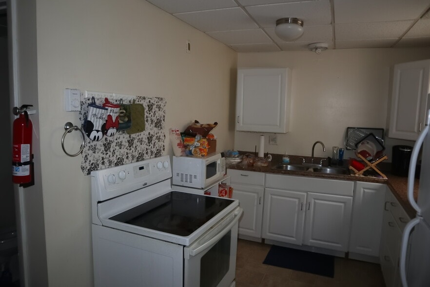 Building Photo - 198 Ellsworth St