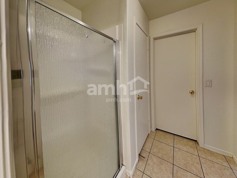 Building Photo - 11818 W Altadena Ave