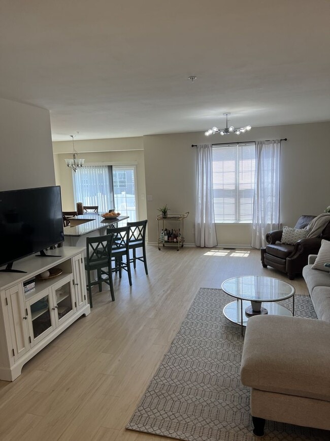 Building Photo - Beautiful like-new townhouse in Parkland school disctrict!