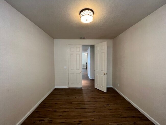 Building Photo - 2912 Medinah Way