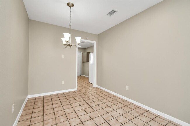 Building Photo - 1736 Crestdale Dr
