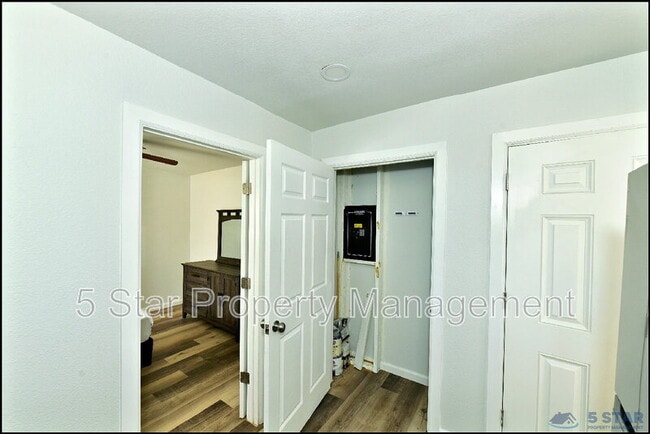 Building Photo - 6806 Alameda Ave