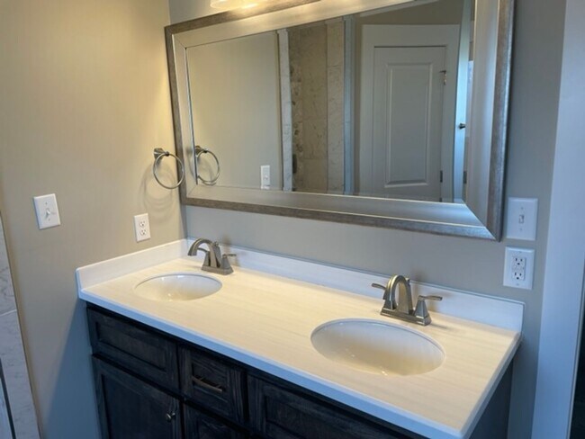 Building Photo - 4509 Sweetspier Cv