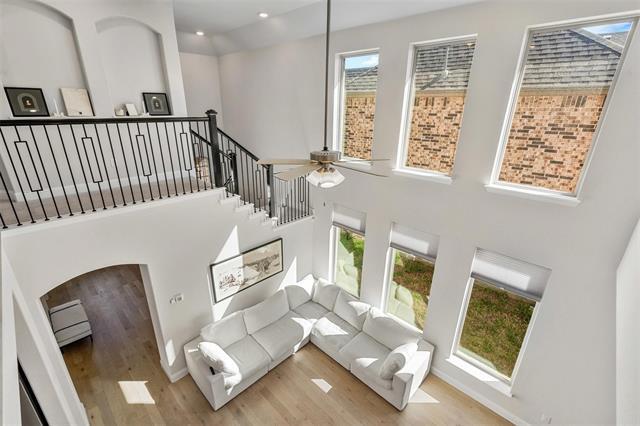 Building Photo - 1220 W Yarrow Ave