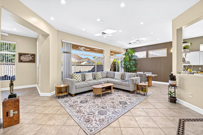 Building Photo - 78804 Platinum Dr
