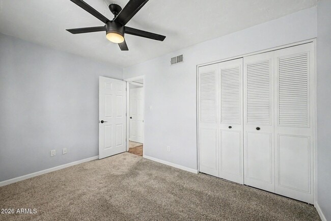Building Photo - 855 W Lindner Ave