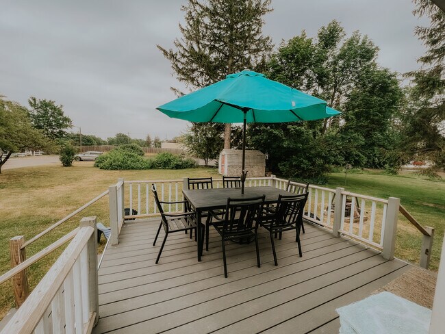 Building Photo - 871 St Joseph St