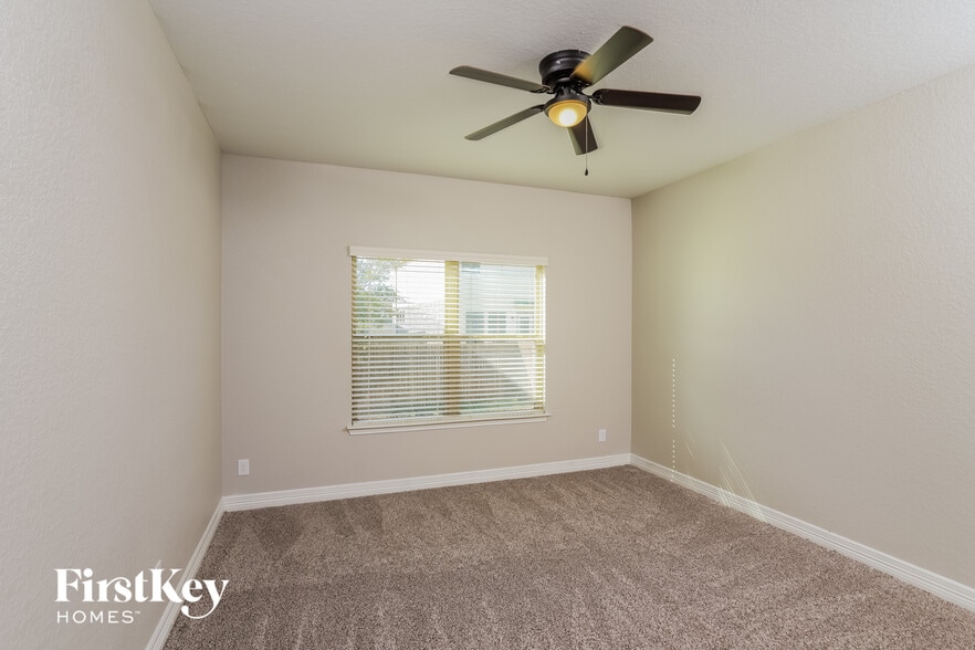 Building Photo - 3120 Half Moon Dr