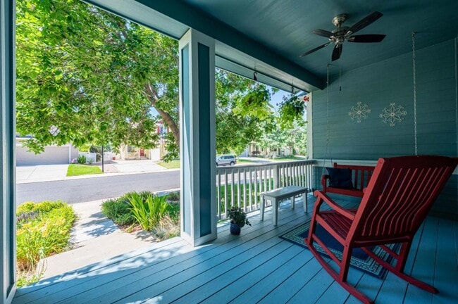 Building Photo - 4220 Ravenna Pl