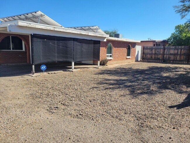 Building Photo - 3 bedroom/2 Bath with added Studio