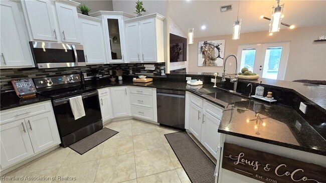 Building Photo - 268 Grosbeak Ave