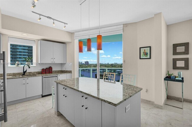 Building Photo - 1945 S Ocean Dr