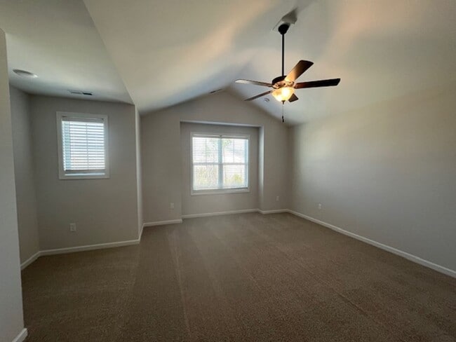 Building Photo - 8405 Paramount Point