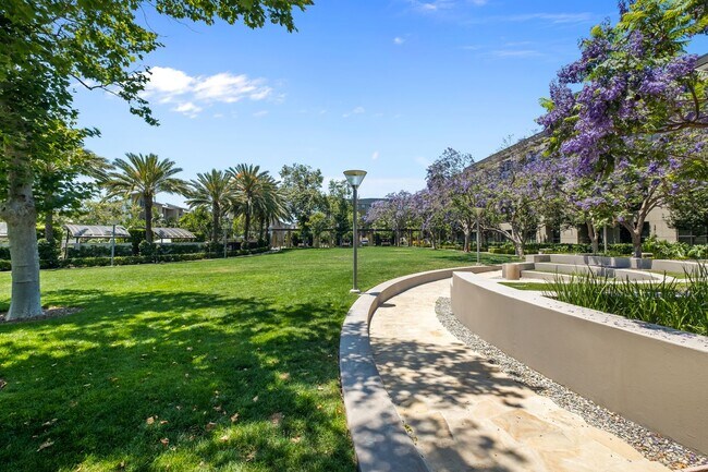 Building Photo - 195 Bowery