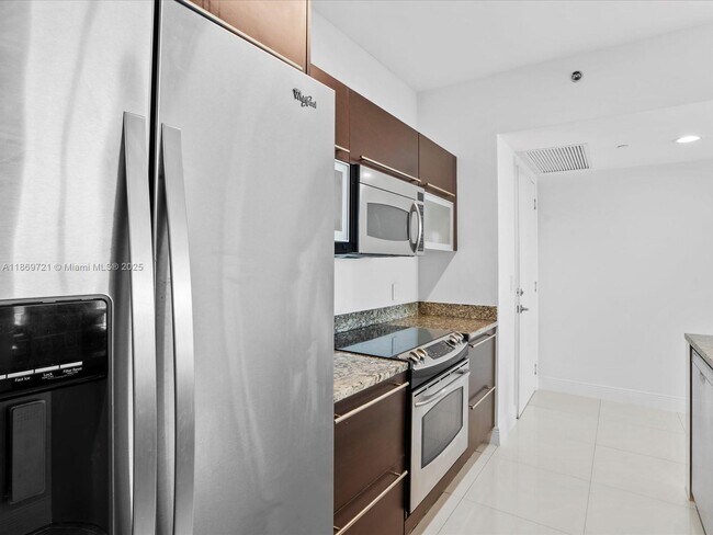 Building Photo - 951 Brickell Ave