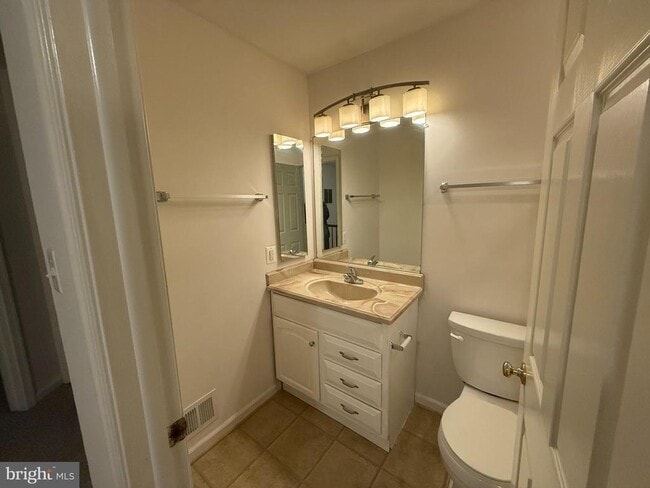 Building Photo - 43506 Postrail Square