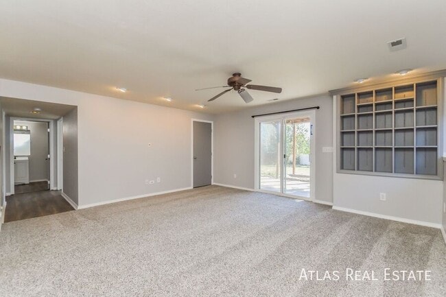 Building Photo - 3055 Ellesmere Dr