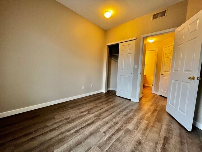 Building Photo - 2 bed 2 bath condo off Harmony in Fort Collins!