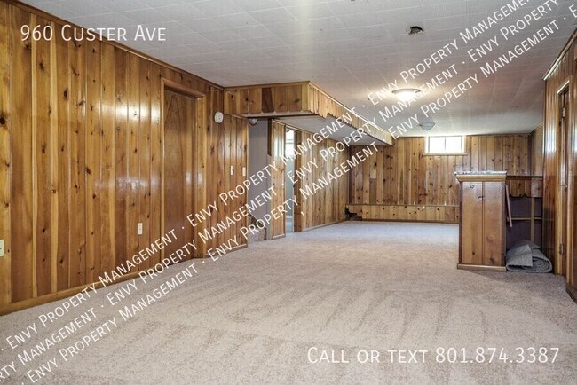 Building Photo - 960 Custer Ave